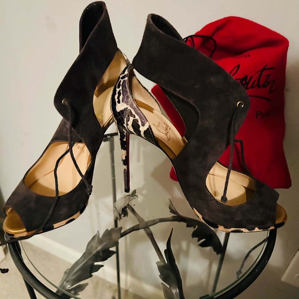 CHRISTIAN LOUBOUTIN gently wore. I haven’t wore in over a year. - Picture 4 of 6